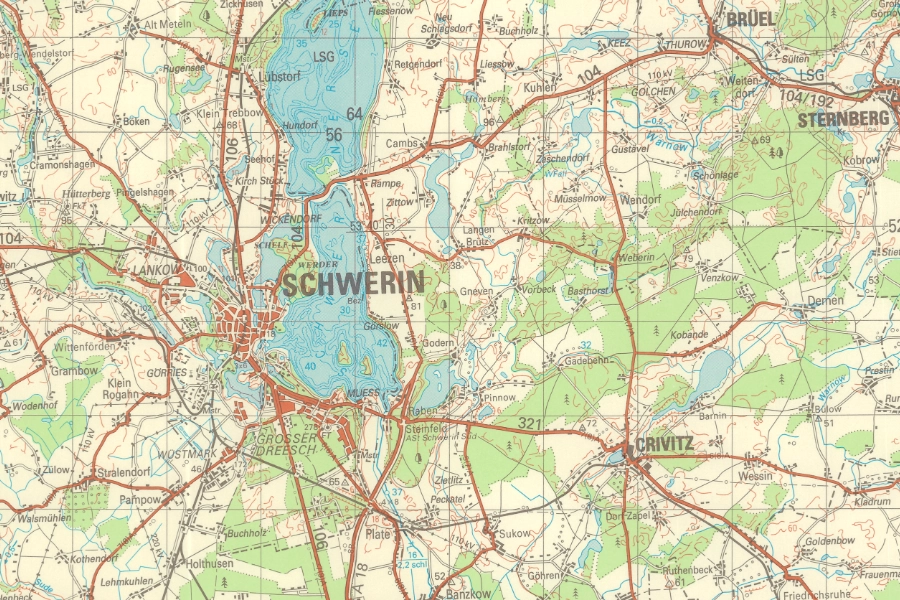 Historische topographische Karte der Region Schwerin mit Gewässern, Straßen, Höhenlinien und Ortschaften