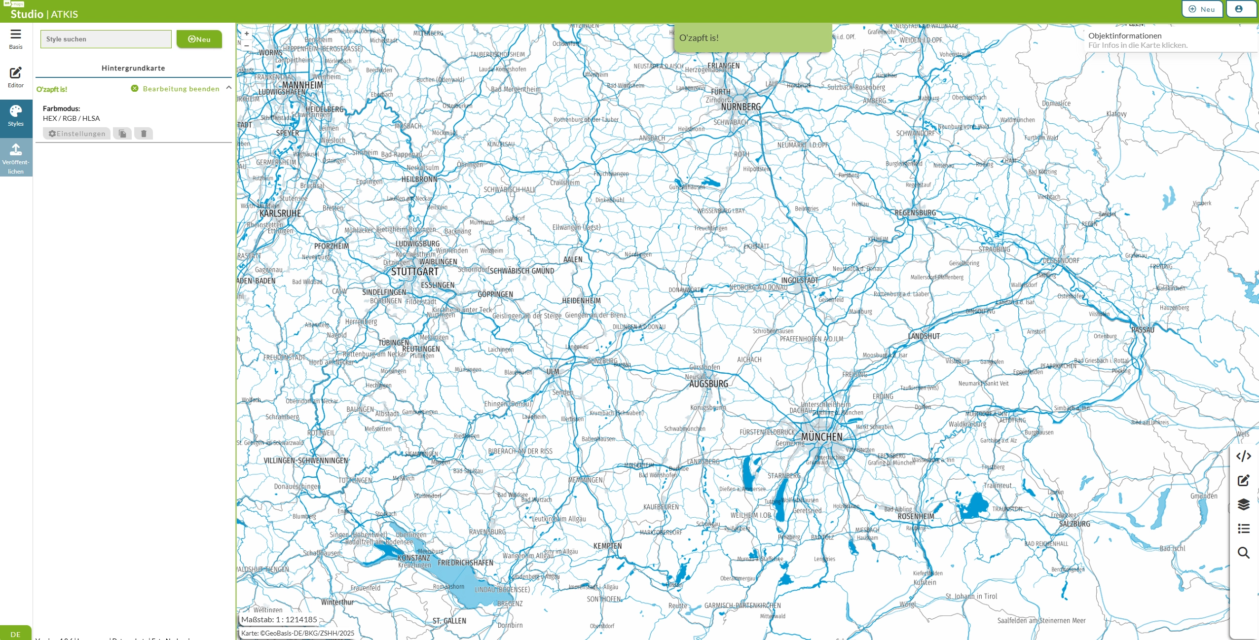 Kartenstyling zum Oktoberfest: onmapsStudio zeigt flexible Gestaltungsmöglichkeiten mit ATKIS-Daten Benutzeroberfläche von onmapsStudio mit einer blau-weißen ATKIS-Karte im Oktoberfest-Stil – benutzerdefiniertes Kartenstyling aktiv