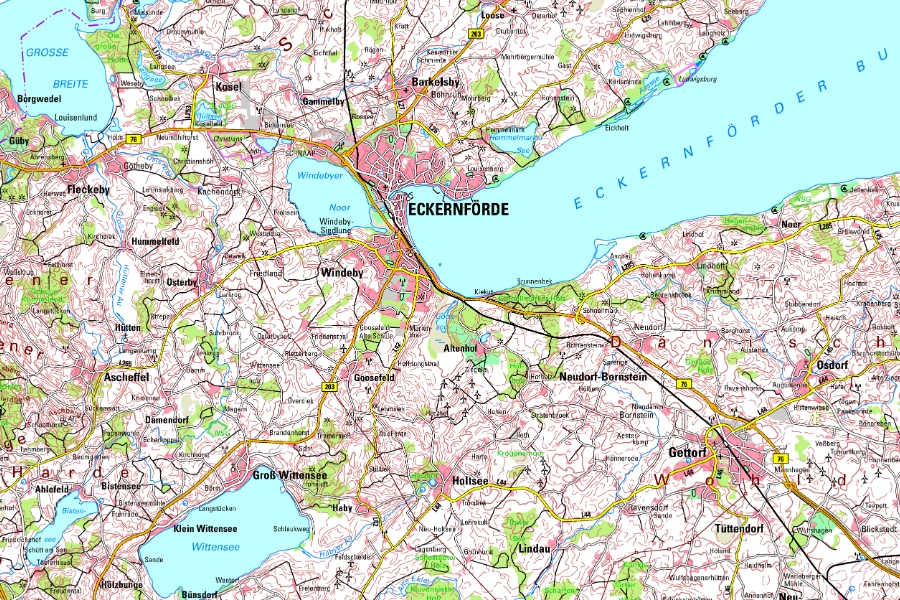 Detaillierte topographische Karte der Region Eckernförde mit Küstenverlauf, Straßen, Gewässern und Reliefdarstellung